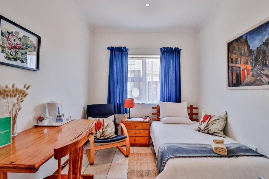 6 Bedroom Property for Sale in De Kelders Western Cape